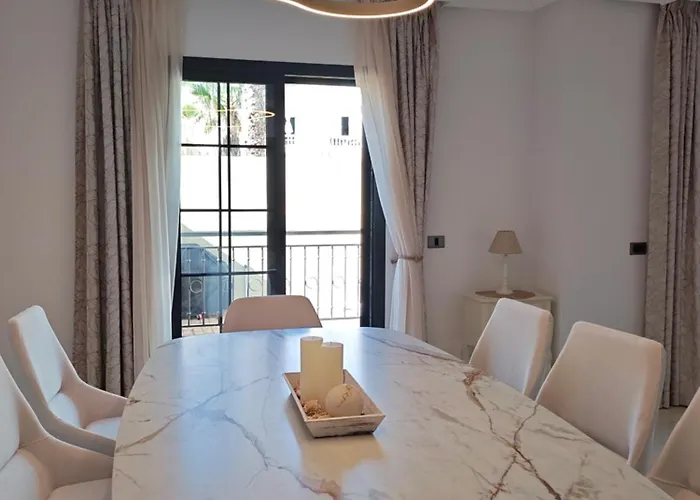 Sun And Townhouse El Duque بيت للعطل أذيخي