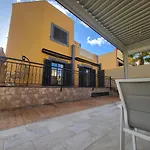 Sun And Townhouse El Duque 펜션 *