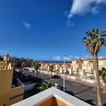 Sun And Townhouse El Duque 펜션