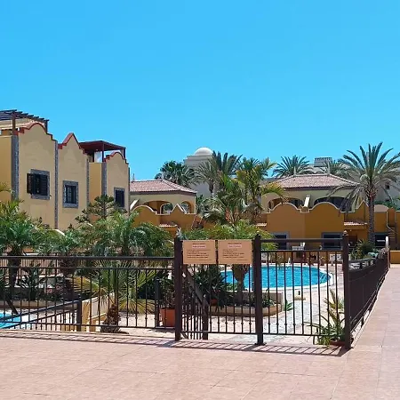 Sun And Townhouse El Duque אדחה
