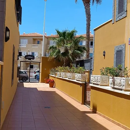 Sun And Townhouse El Duque * אדחה