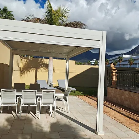 Sun And Townhouse El Duque 아데제