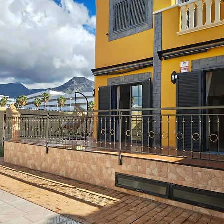 Sun And Townhouse El Duque 펜션